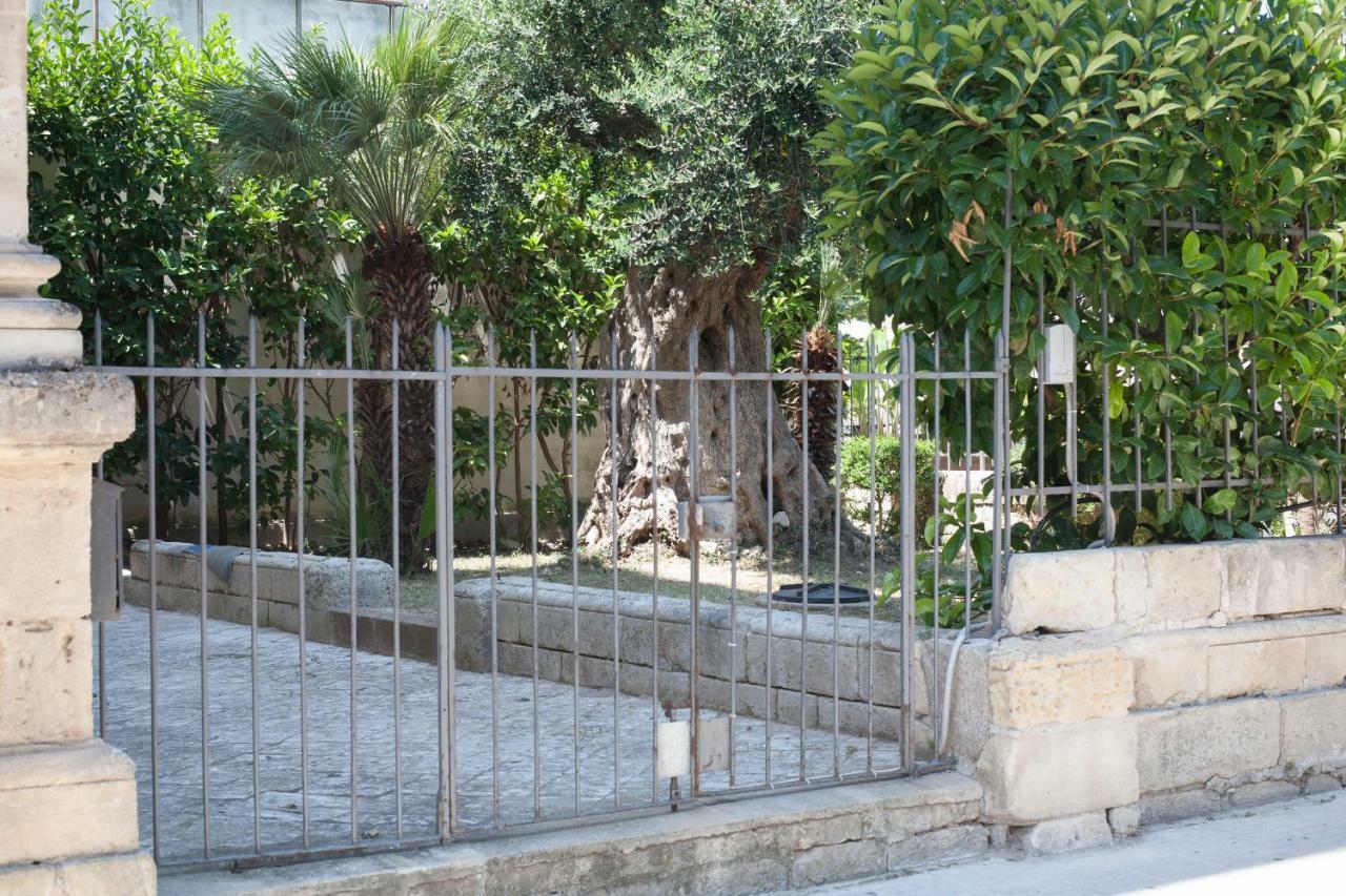 B&B Piazza Libertini Lecce Exterior photo